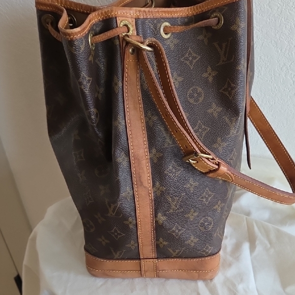 Louis Vuitton Noe Brown Monogram Bucket Bag with Tan Trim - Picture 7 of 11